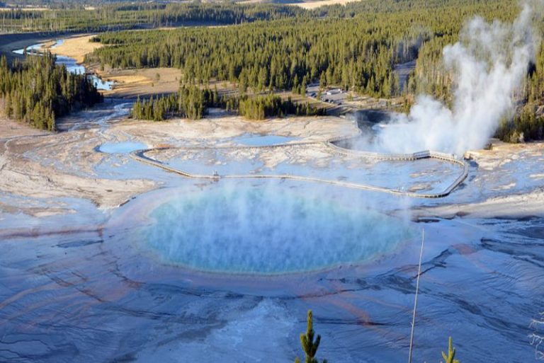 10 Interesting Facts About Yellowstone National Park - Depth World